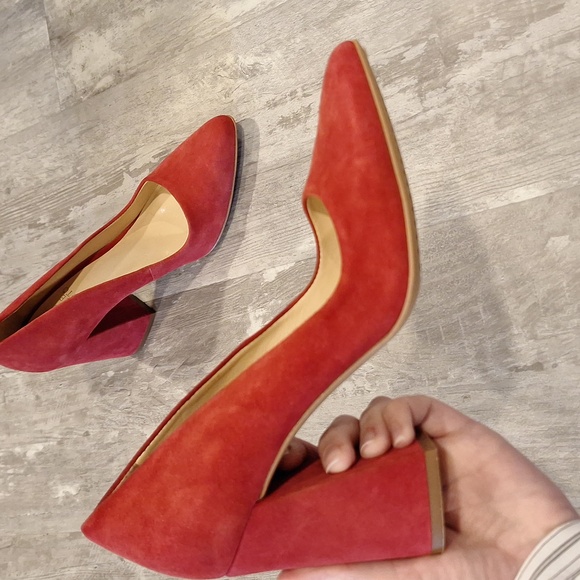 Vince Camuto Talise heels in red suede - EUC - Picture 2 of 7